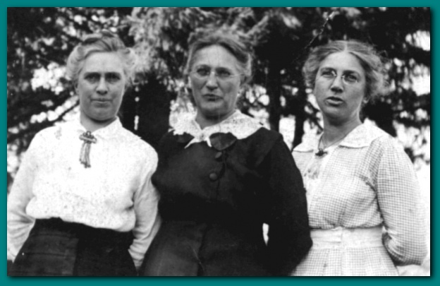 Anderson girls: Elizabeth, Jane, Cornelia about 1915